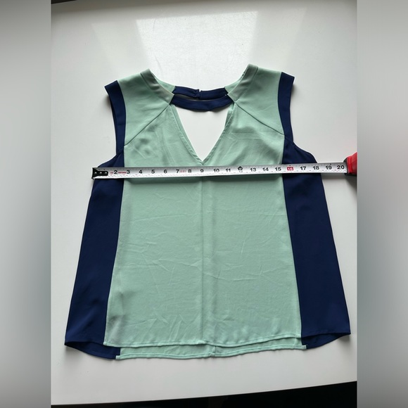 BCBGMaxAzria Crosby Top Size S - Picture 3 of 9